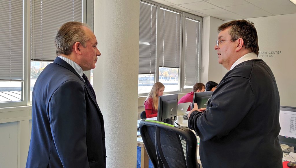 oewf's tweet photo. #AMADEE20 His Excellency Ambassador @RodgoldMD sending and receiving greeting message from @AstroAlon ๐ฎ๐ฑ on #simulateMars and driving the Rovo2 from MSC in ๐ฎ๐ฑ https://t.co/hSm4oV3Pj5