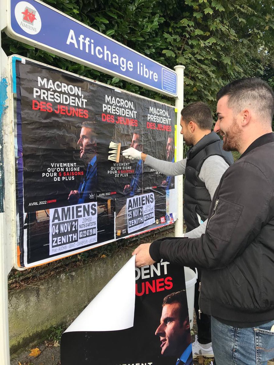JeunesMacron80's tweet photo. .@JeunesMacron80 et @LREM80 au travail sur le terrain pour défendre le bilan d’@EmmanuelMacron et le faire connaître au plus grand nombre ! On continue, week-end après week-end pour la réélection du Président 🚀🇫🇷 #5AnsDePlus #TousEnsemble https://t.co/GXLQmnB8J5