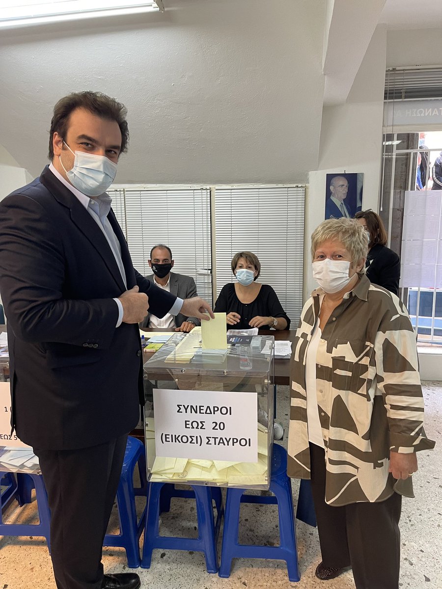 Pierrakakis's tweet photo. Στις εσωκομματικές εκλογές της @neademokratia, με φίλους από το 5ο Διαμέρισμα της ΔΕΕΠ Α’ Αθήνας. Μια άψογα οργανωμένη διαδικασία και για πρώτη φορά με δυνατότητα για ψήφο ψηφιακά. Η @neademokratia εξελίσσεται, σε μια Ελλάδα που αλλάζει και διακρίνεται. @kmitsotakis https://t.co/0Xn26Hoj0A