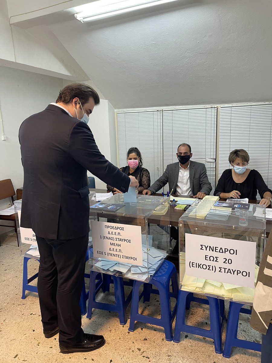 Pierrakakis's tweet photo. Στις εσωκομματικές εκλογές της @neademokratia, με φίλους από το 5ο Διαμέρισμα της ΔΕΕΠ Α’ Αθήνας. Μια άψογα οργανωμένη διαδικασία και για πρώτη φορά με δυνατότητα για ψήφο ψηφιακά. Η @neademokratia εξελίσσεται, σε μια Ελλάδα που αλλάζει και διακρίνεται. @kmitsotakis https://t.co/0Xn26Hoj0A