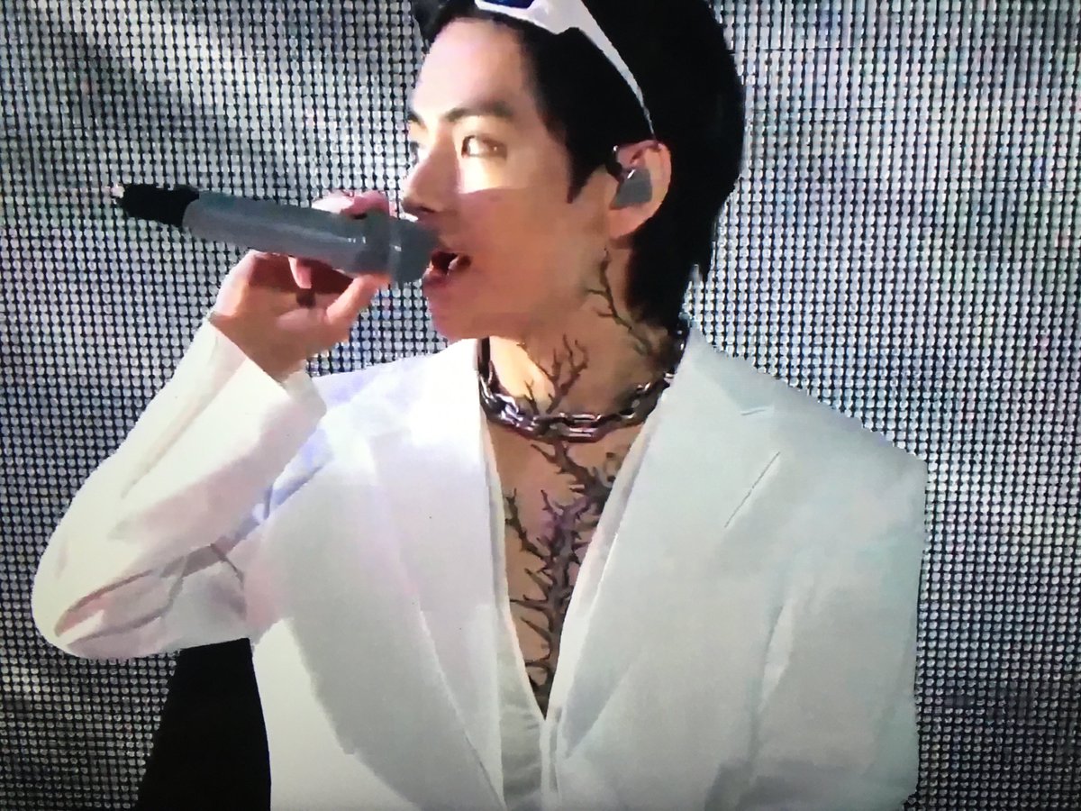 unotaehyung's tweet photo. KIM TAEHYUNG WHAT THE FUCK https://t.co/27CH3kOlGE