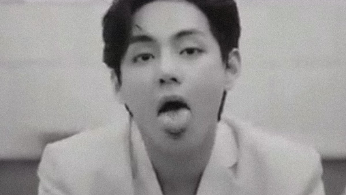 taeteland's tweet photo. OMG KIM TAEHYUNG 🔥 https://t.co/n8utkmgvbf