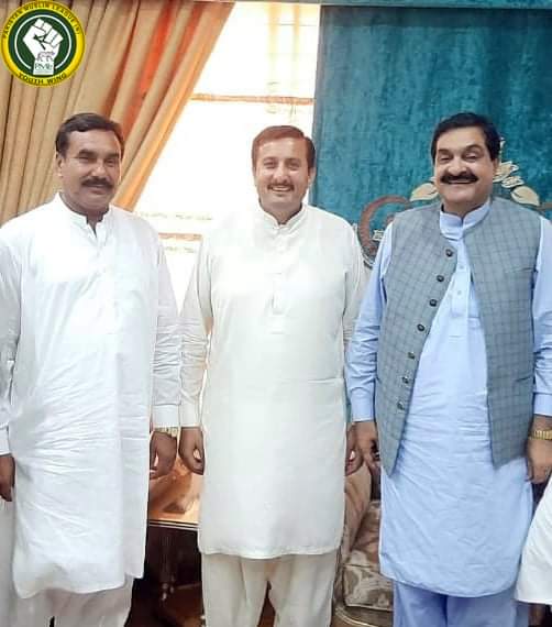 youthwingtts's tweet photo. جب بھی ملتے ہو مسکراتے رہتے ہو
اتنی خوشیاں کہاں سے لاتے ہو۔۔؟
❣️
@MianAurangxeb
#PP120 https://t.co/hRbPZzHgqv