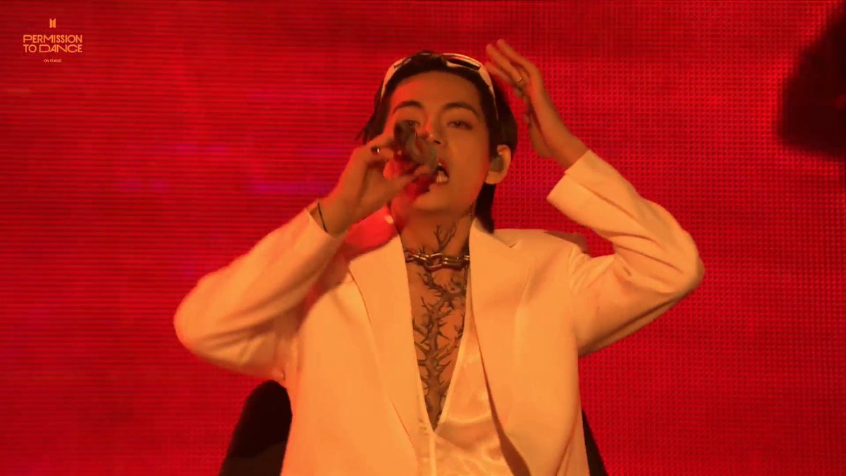 phoenixshel's tweet photo. Still at his best! Tae rocks it too! https://t.co/HVMtcYgYT8