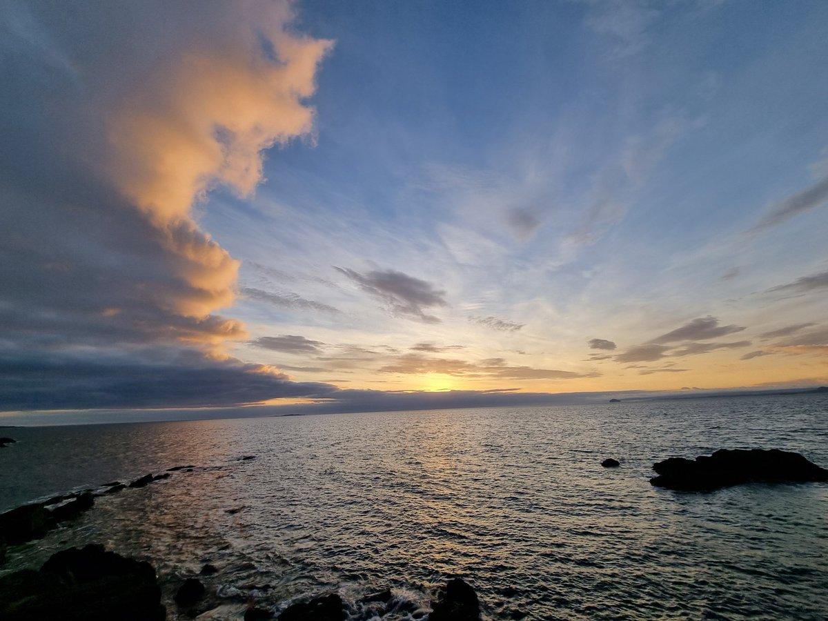 Jools_D79's tweet photo. Yesterday's sunrise over Elie.. LOVE this place.
#elie #ladystower #eastneukoffife #sunrise #scotlandsunrise #myhappyplace https://t.co/DpGGDstJ8g