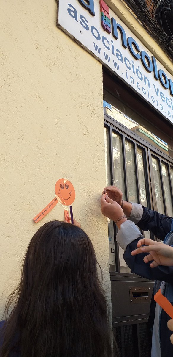 En nuestra caminata nuestro primer lugar ha obtenido una cara sonriente porque el espacio vecinal nos parece un lugar de encuentro y solidaridad @redongdmad <a href="/FRAVM/">Federación Vecinal de Madrid</a> <a href="/VillaverdeMas/">Villaverde+</a>