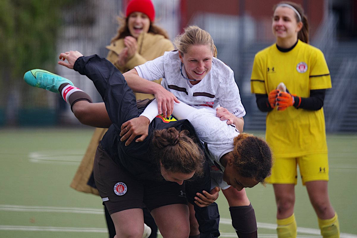 MvsSchramm's tweet photo. Mein Bericht vom Derbysieg unserer 1. Frauen FCSP - Walddörfer SV. 

#fcsp #fcsp1frn @MillernTon @DUEV1910 @uev1910 

https://t.co/Gz5IaK6jqj https://t.co/W2y10s0A3x