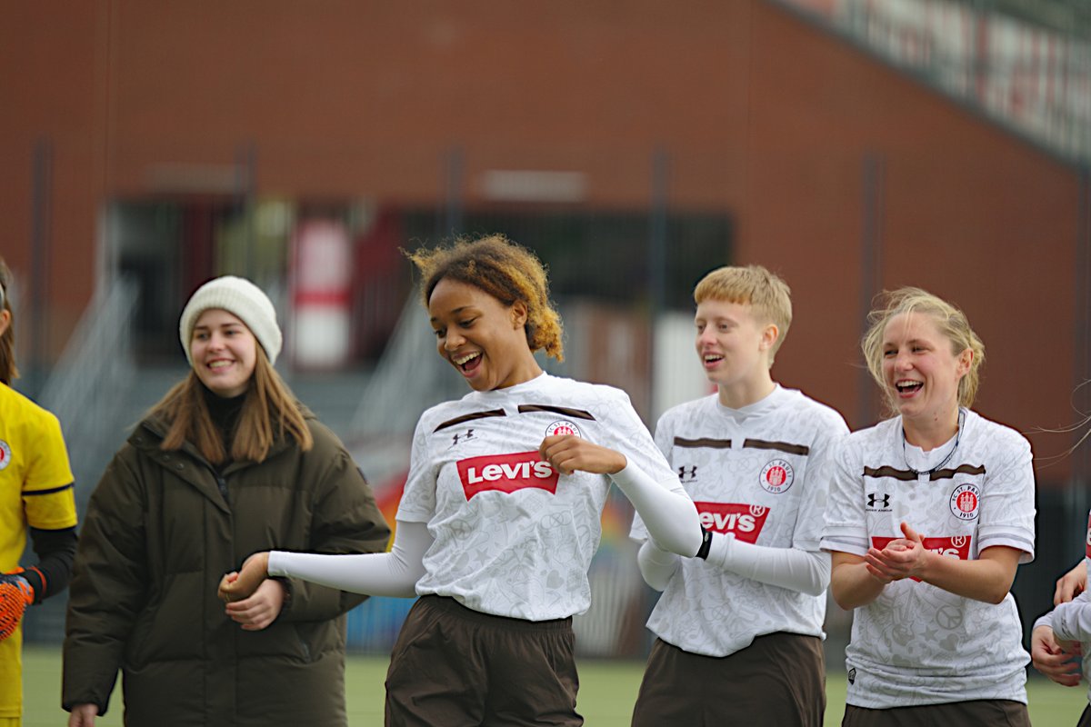 MvsSchramm's tweet photo. Mein Bericht vom Derbysieg unserer 1. Frauen FCSP - Walddörfer SV. 

#fcsp #fcsp1frn @MillernTon @DUEV1910 @uev1910 

https://t.co/Gz5IaK6jqj https://t.co/W2y10s0A3x