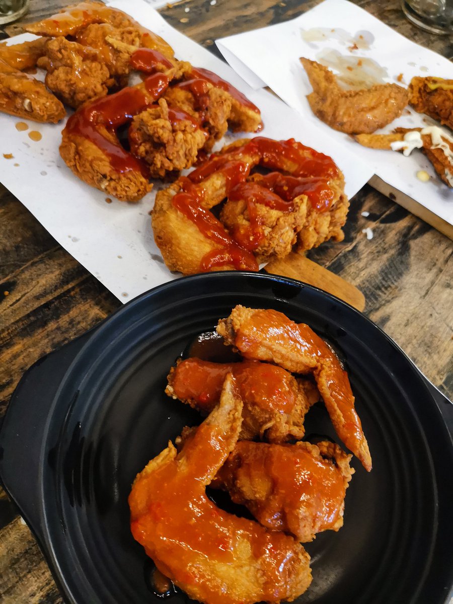 LagunaBaeAlter's tweet photo. Finally!!! Gutom yaaaaarn!??? Unli wings pa nga!!! #Busolve π€©ππΌ https://t.co/YArmcFfA7e