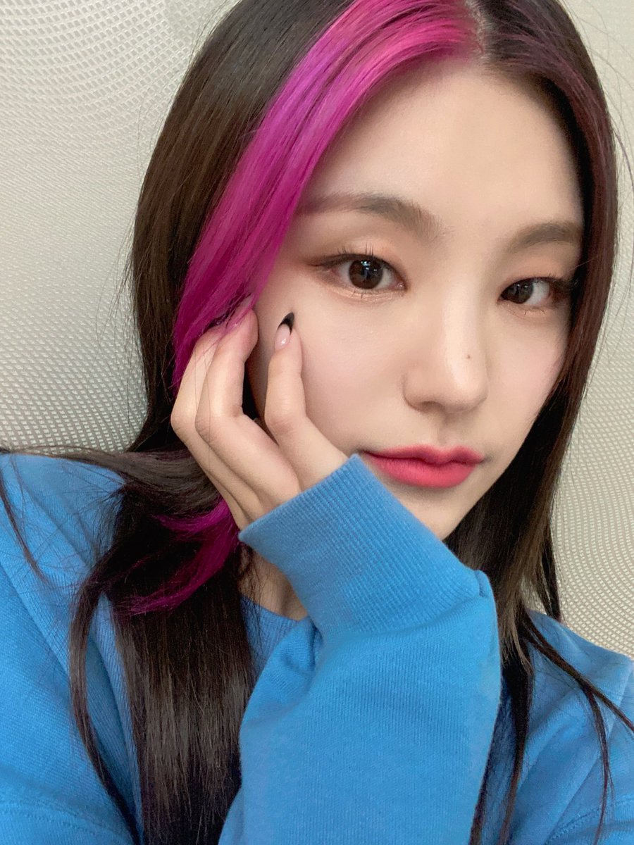 ITZYofficial's tweet photo. [ #런닝맨 ] 
옞닝맨과 함께한 일요일도 완벽했지👍💝

Sunday with Running Yeji was perfect👍💝

#ITZY #MIDZY #ITZY_LOCO #LOCO #YEJI https://t.co/oz6PxtxQcx