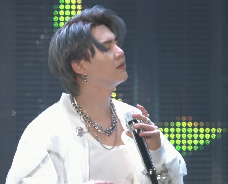 honeyyoon9's tweet photo. QUE GUAPO Y SEXY SE VE MIN YOONGI https://t.co/VMAdooYhtC
