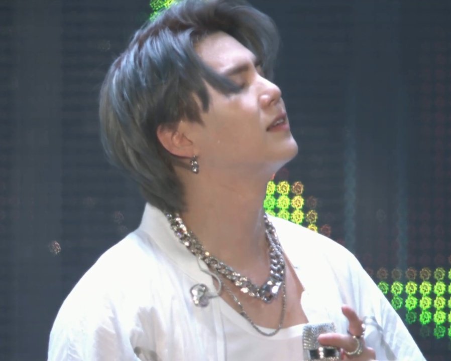 honeyyoon9's tweet photo. QUE GUAPO Y SEXY SE VE MIN YOONGI https://t.co/VMAdooYhtC