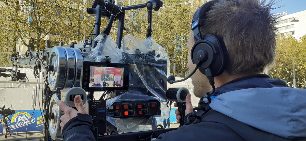 Voorbereiding aan de finish. En...er is al een burgemeester getraceerd <a href="/RTV_Rijnmond/">Rijnmond</a> #rotterdammarathon