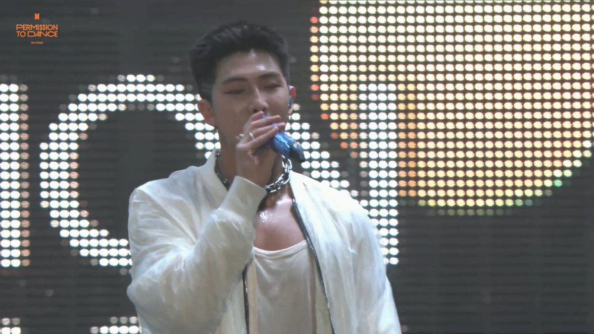 phoenixshel's tweet photo. #PTD_ON_STAGE pogi ni fave RM https://t.co/uLgW0QRhmj