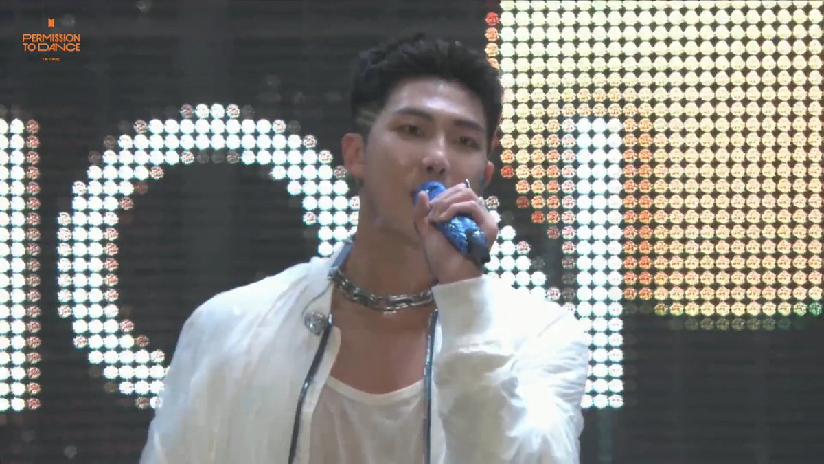 phoenixshel's tweet photo. #PTD_ON_STAGE pogi ni fave RM https://t.co/uLgW0QRhmj