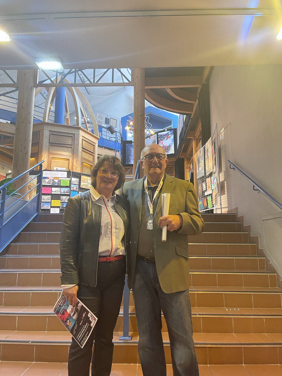 NadiaEssayan's tweet photo. #FestivaldesArts #LaPaletteDuMonde
Lancement de la 27ème édition lors d’un vernissage réussi pour le Festival des Arts de Vierzon ! Une édition qui commence bien avec une augmentation de la fréquentation pour cette première journée et un festival toute la semaine au #MacNab https://t.co/Xd5IhUraDZ