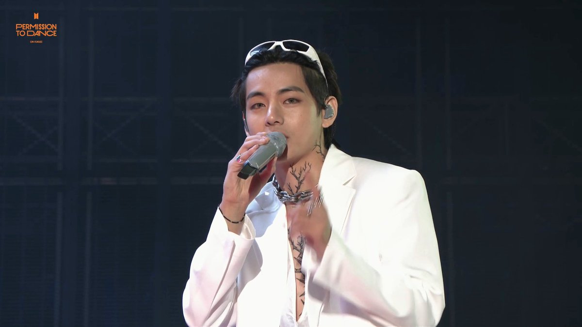 phoenixshel's tweet photo. #PTD_ON_STAGE tae!!! https://t.co/HO1vZB1Heb