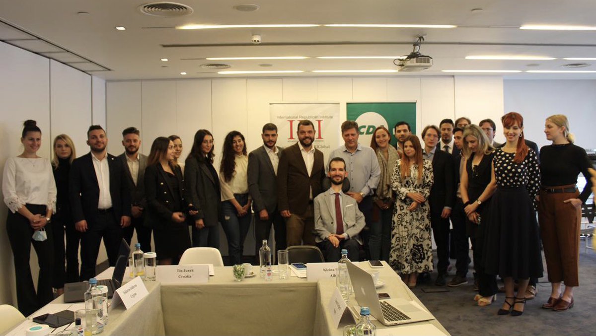 MVarvitsiotis's tweet photo. We must do everything to empower, support &amp; inspire young people to thrive, to improve their skills&amp; shape the future of 🇪🇺 &amp; beyond. Glad to be surrounded today by 20 youth representatives from #EastMed of @IRIglobal, holding an interesting &amp; inspiring discussion on geopolitics. https://t.co/WRyw1hq59V