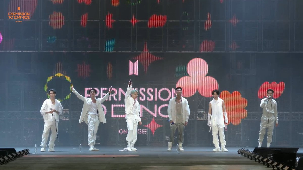 phoenixshel's tweet photo. #PTD_ON_STAGE #PermissionToDanceOnStage https://t.co/qNMZP7UUgZ