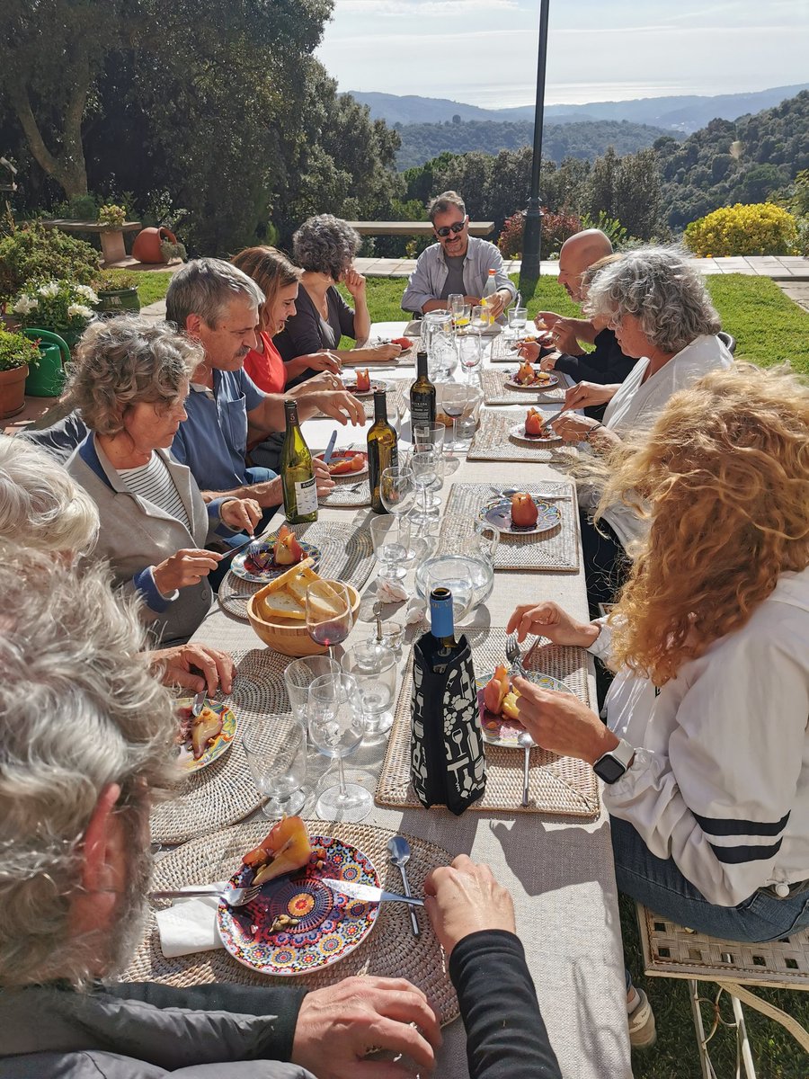 Dinar d'un dissabte de mitja tardor a Elboscdelesidees.cat
#Amicsdelbosc
#AlbertSànchezPiñol
<a href="/riudelletres/">riudelletres</a>