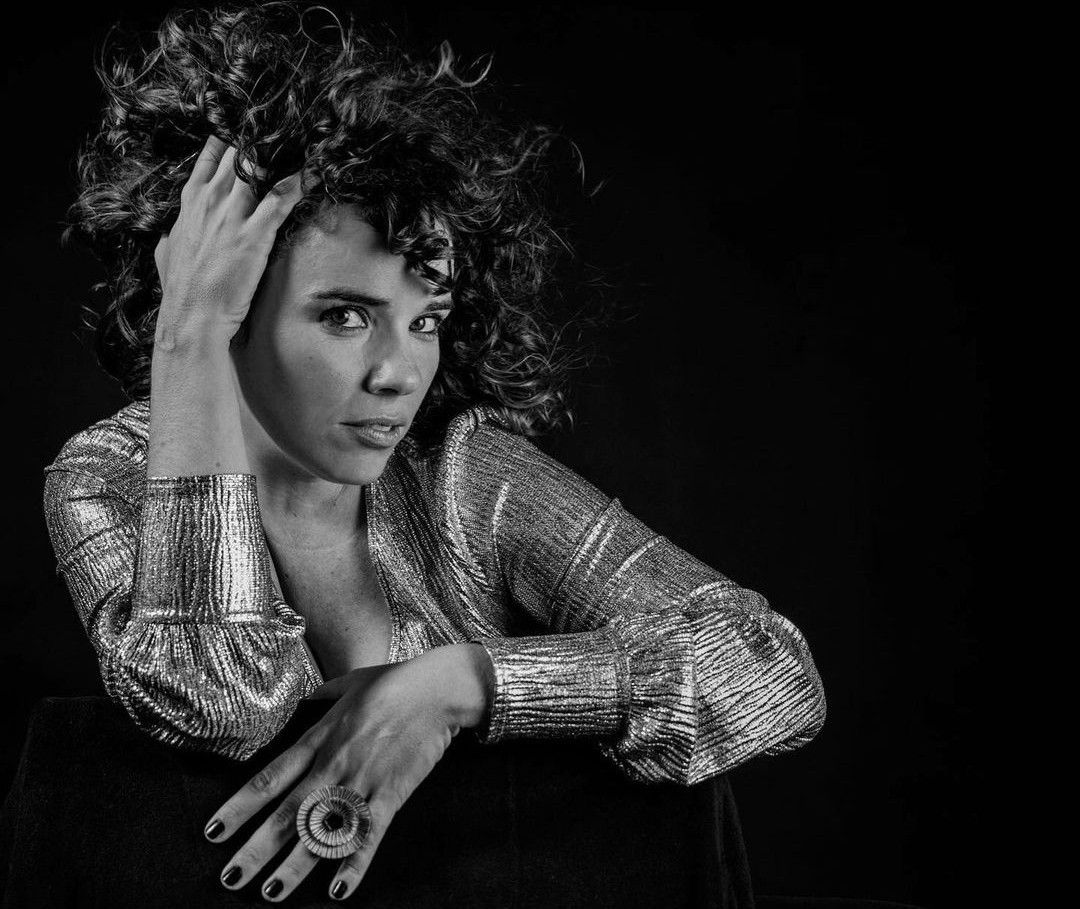 Janela_Brasil's tweet photo. Hoy, domingo, a las 13h dos potentes voces, dos duetos de excepción, un único encuentro en #MadridRio #MataderoMadrid: @Irene_Atienza + #YoelMolina/ #MarinaLledó+#ReinierElizarde. Patrocina FCHB
Entradas a la venta: https://t.co/D7IHuwI1ym https://t.co/A5lPuiwRnh