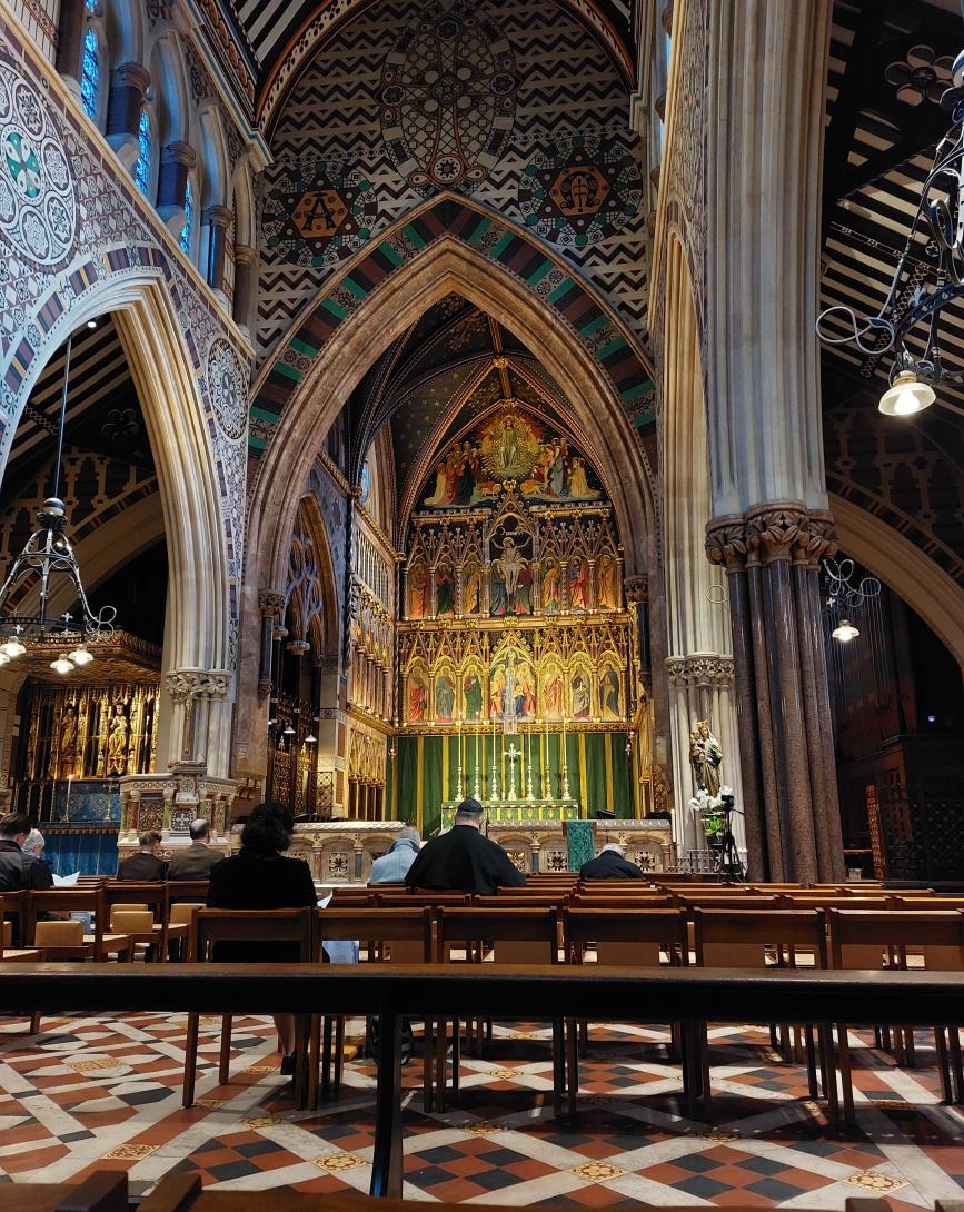 clarkegeorgina1's tweet photo. In a church that smells like church with @TimothyClarke9
#BellsAndSmells @FrPeterAnthony https://t.co/c7K8Xp7AeC