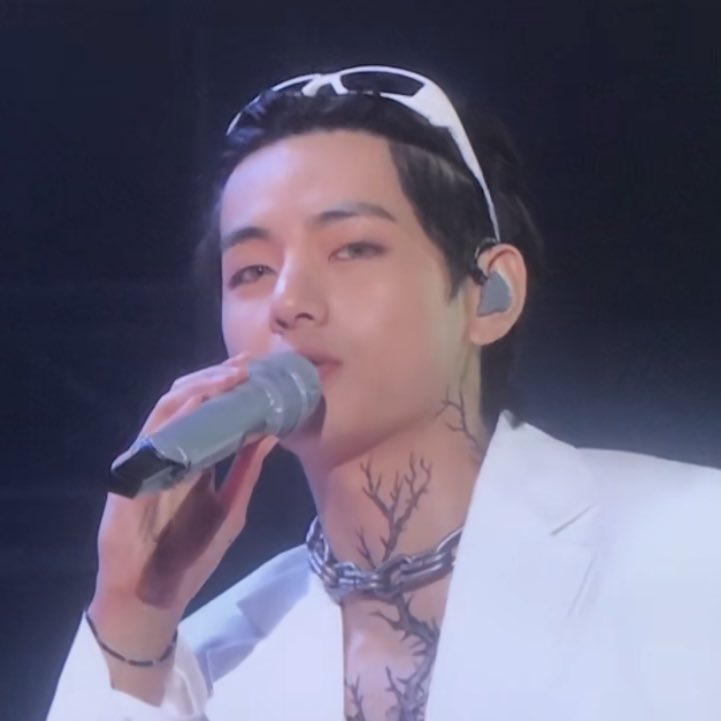 taeteland's tweet photo. KIM TAEHYUNG IS SO FINE https://t.co/BR6nxDQXTo