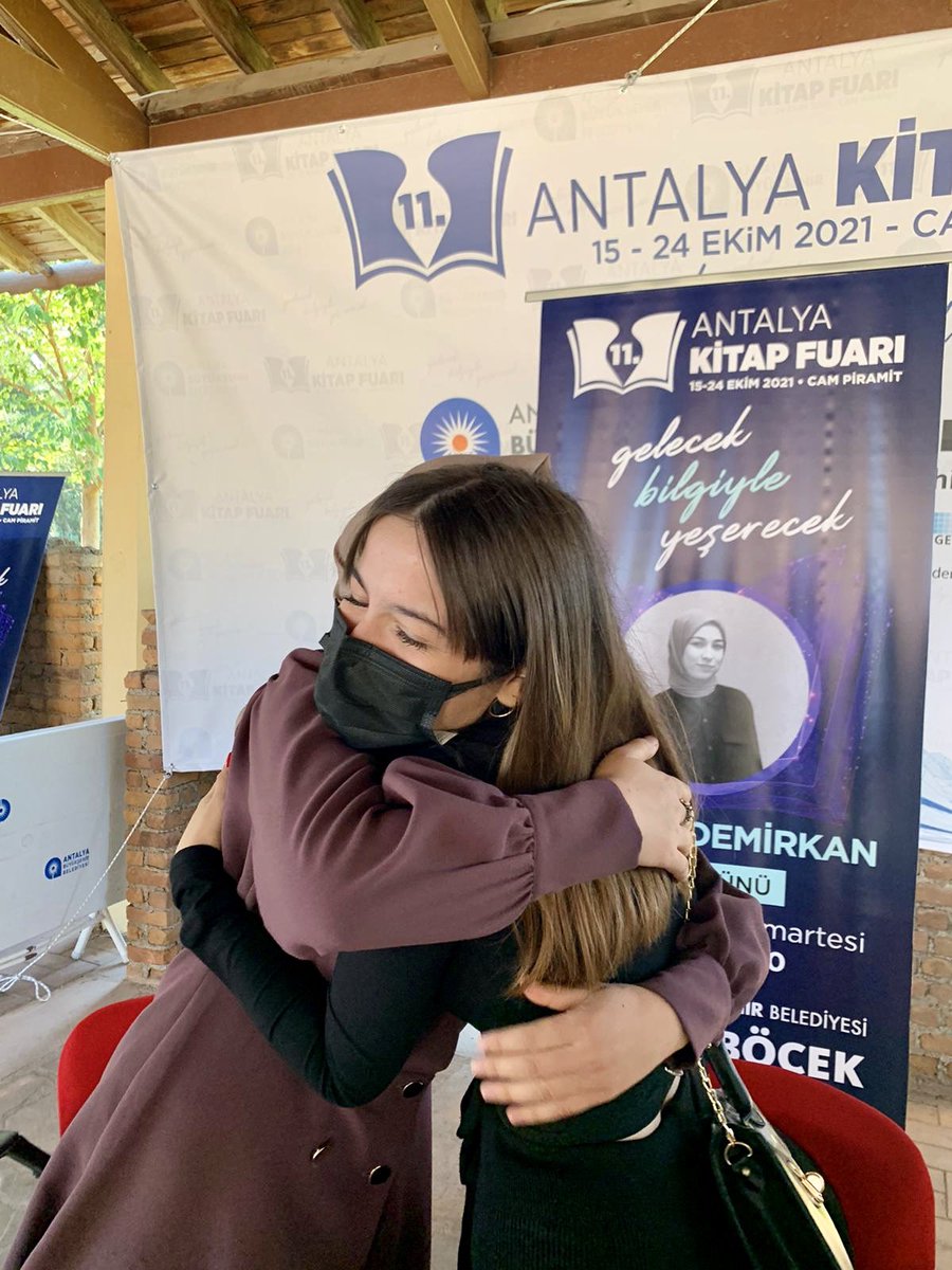 llgamz's tweet photo. Sümeyye✨ 
Mbs’den spoi istedim ve küçük bir detay verip beni öldürdü 🔪🔪 🔪 😭😭😭 https://t.co/WiwP8gQqDT