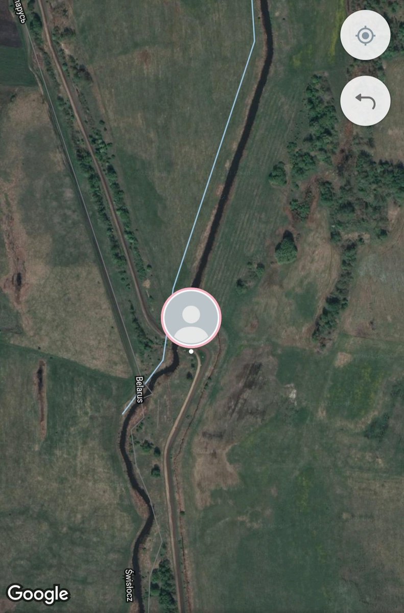 azouzSyria's tweet photo. #Polandgovernment #criminal they juts take all the refugees from the border of Belarus and the throw them to another side in the forest and they hits them very strong and most of them the feel not well #HumanRights #refugees #poiterCzaban #HumanRights #helprefugees #humanitarian https://t.co/9myozixxez
