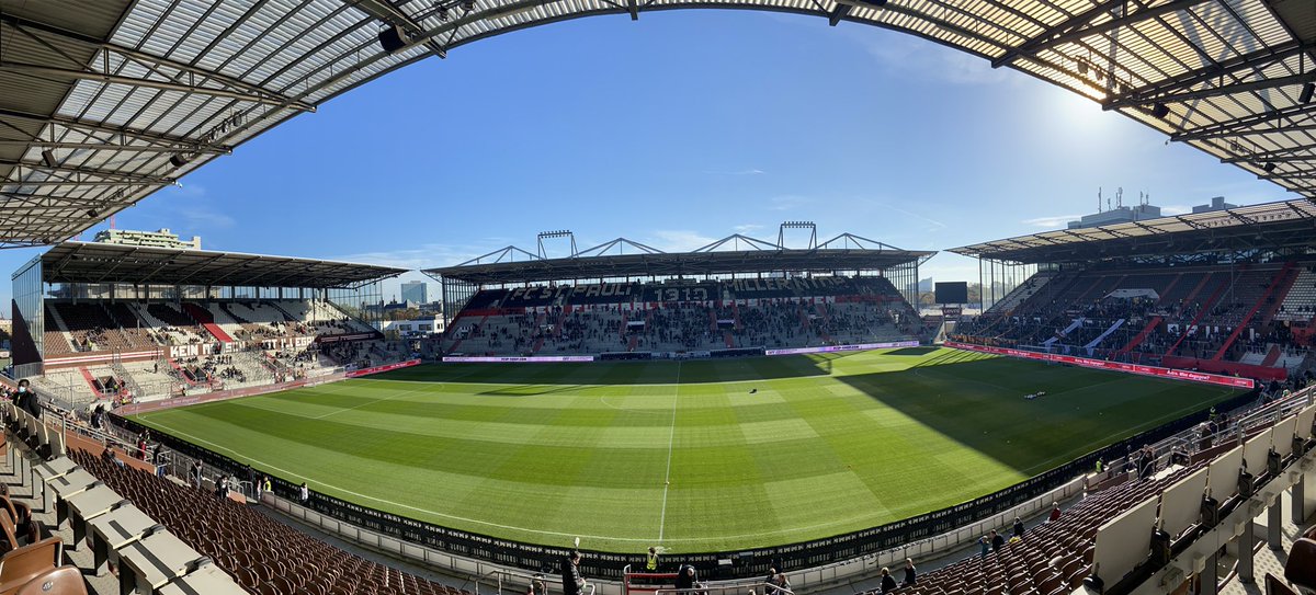 HansaRostock's tweet photo. 👋🏻 Moin! Wir senden Grüße aus einem Hamburger Stadtteil! 💪🏻🔵⚪️❤️ #hansa #2liga #FCSPFCH https://t.co/Oo5DHy6LiA