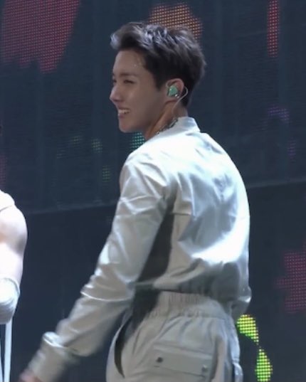 rosehope218's tweet photo. 아기 사이보그 https://t.co/iV5GxcWejd