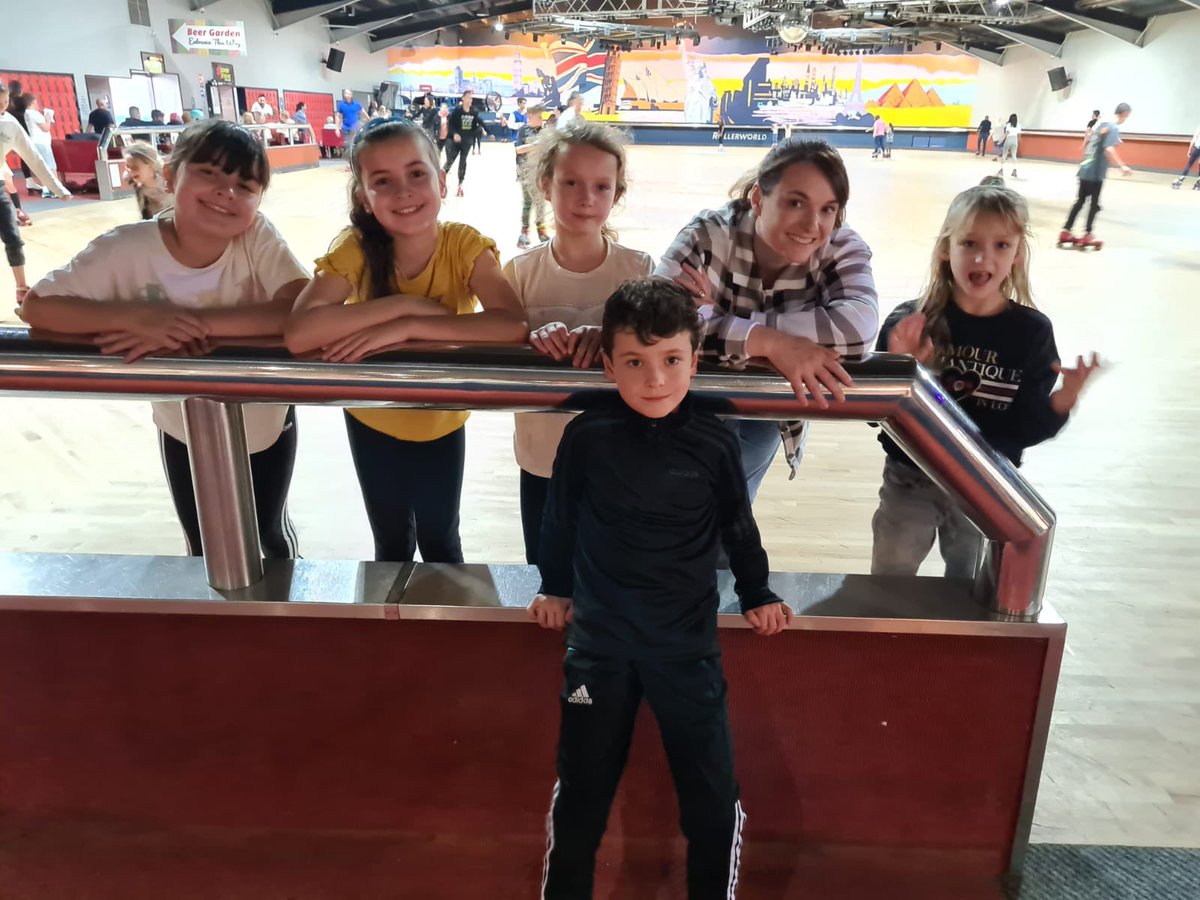 DianeFoulds's tweet photo. Roller world and marshmallows on the fire with their cousins in Colchester #halftermadventures🍁🍂 #cousins #familyfuntime #rollerworld @MrsBeeBrown https://t.co/hoXbjZCnaI