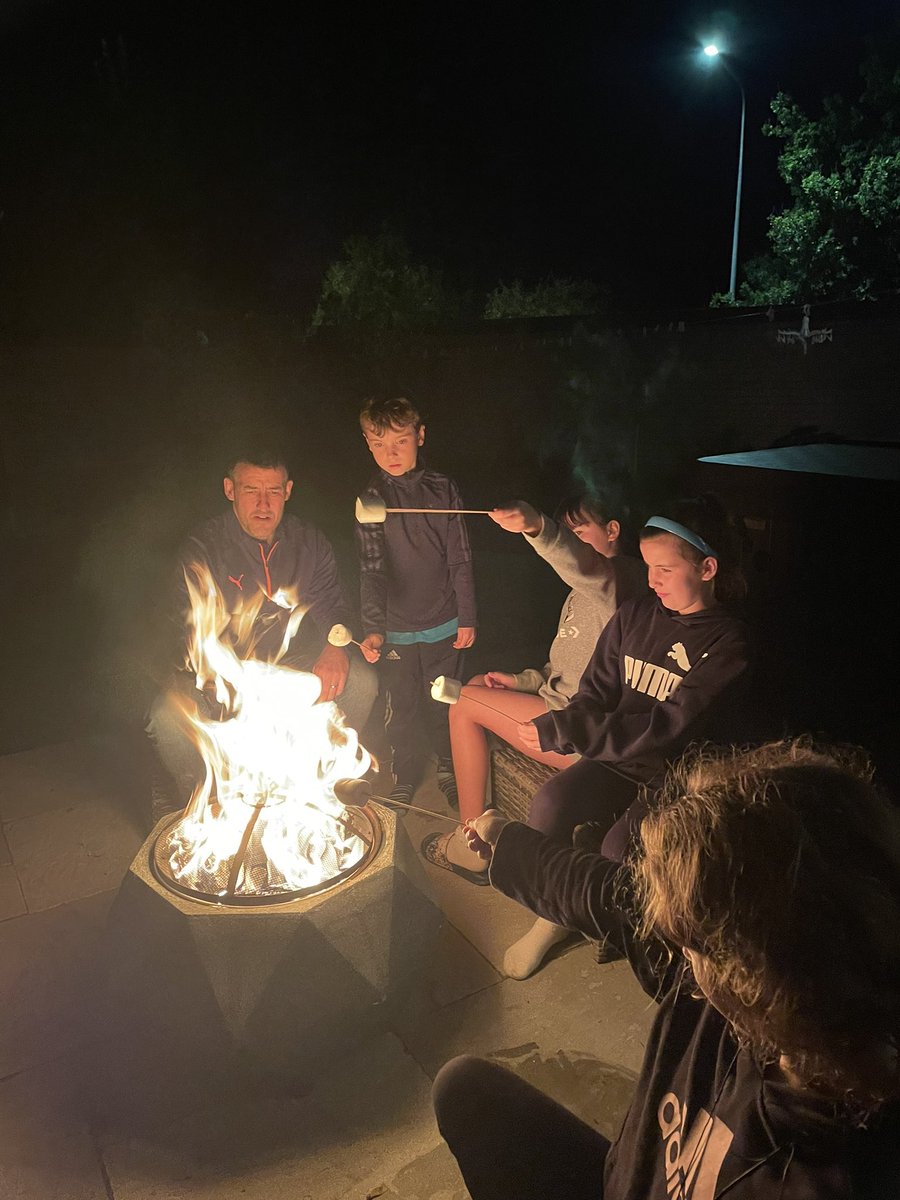 DianeFoulds's tweet photo. Roller world and marshmallows on the fire with their cousins in Colchester #halftermadventures🍁🍂 #cousins #familyfuntime #rollerworld @MrsBeeBrown https://t.co/hoXbjZCnaI