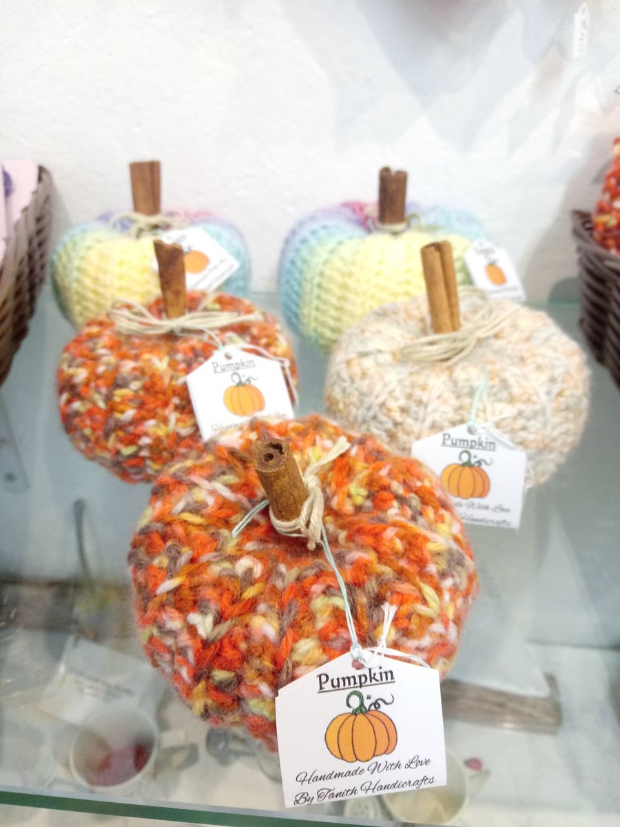 CraftBizParty's tweet photo. @DownlandCrafts Elfie made pumpkins for @ThatNiceShopCyp ๐ #thatniceshop
#CraftBizParty https://t.co/495ZGEduCp