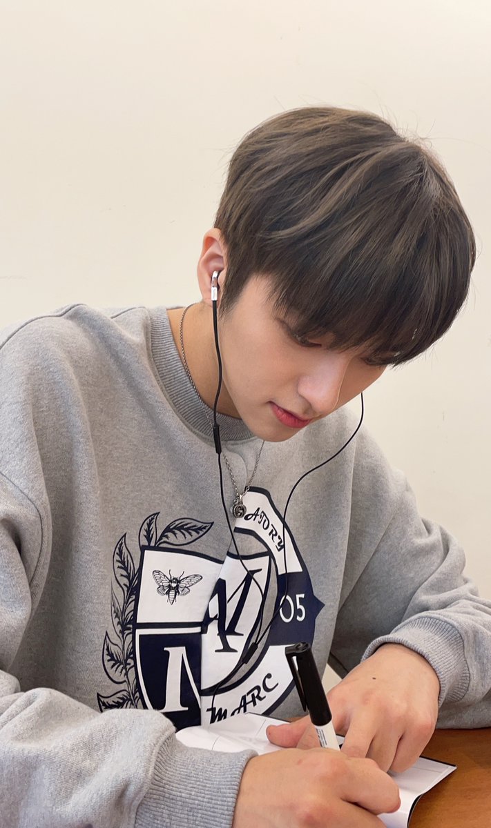 OmegaX_members's tweet photo. [#OX]

포액만나는게제일행복❤🥰

#OMEGA_X #오메가엑스 #세빈 https://t.co/D8zmPzWQ5B