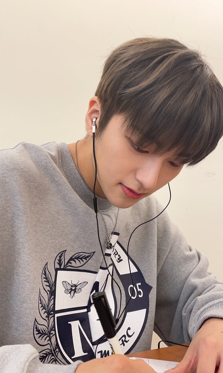 OmegaX_members's tweet photo. [#OX]

포액만나는게제일행복❤🥰

#OMEGA_X #오메가엑스 #세빈 https://t.co/D8zmPzWQ5B