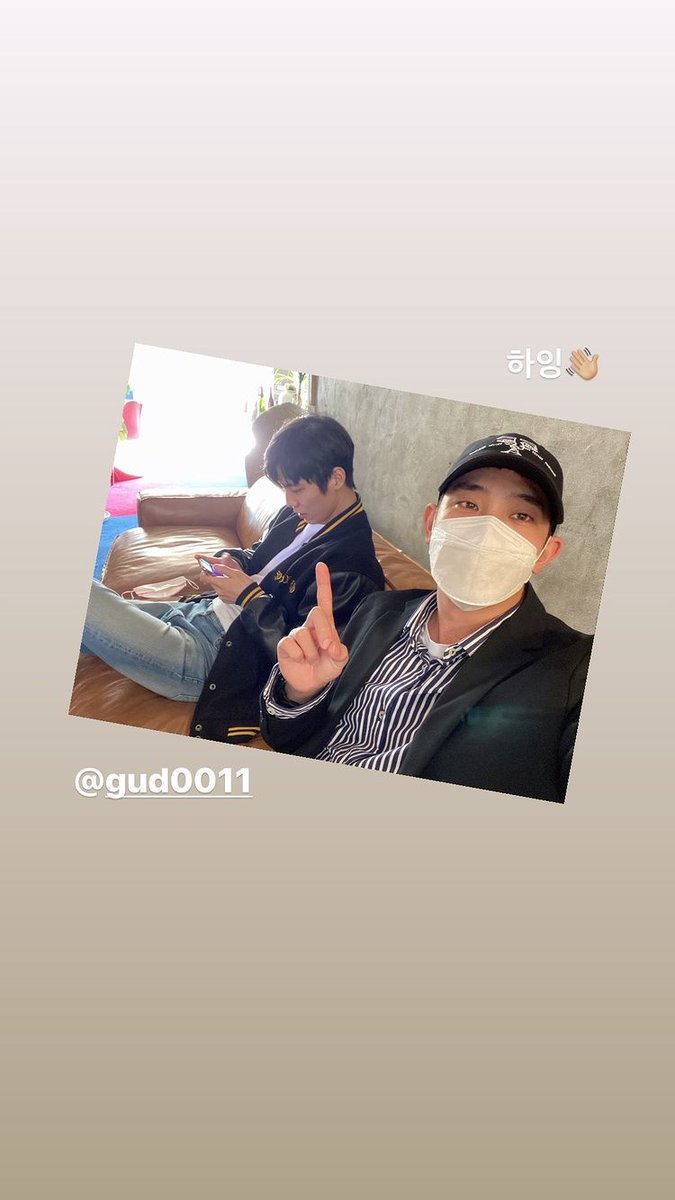 TheRoseSubEsp's tweet photo. [IGSTORY: Dojoon] 241021 | 🌹

 ¹ "¿Qué están haciendo? 👀👀"
 ² "Hola👋"

#TheRose #더로즈 https://t.co/tD5YN7xaXQ