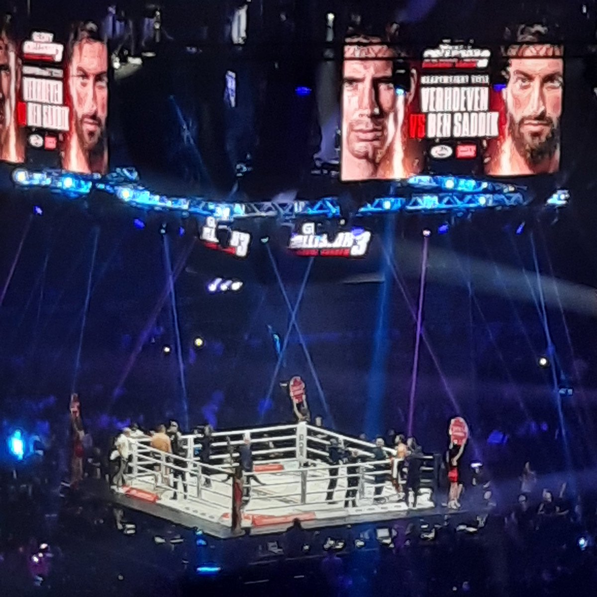 Dennis19742012's tweet photo. Nog steeds de terechte kampioen, wat een legendarische knokpartij!! #GloryCollision3 #Rico #sadik #kickboxing #arnhem https://t.co/6AuEmRiveB