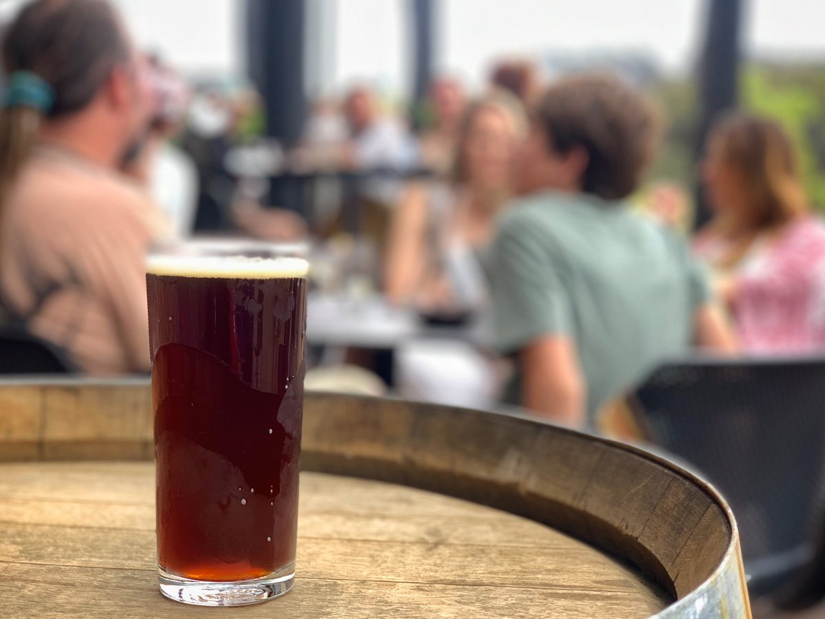 ChrisMannolini's tweet photo. Tasty #Wilsons High Tides (with Cannabis Botanical Distillery) hemp seed nut brown ale, with cheese plate and sourdough, hempseed dukkha and olive oil at The Dam, just outside #DenmarkWA. With @MarkWareing7 #craftbeer #travel https://t.co/YTITIknJ7p