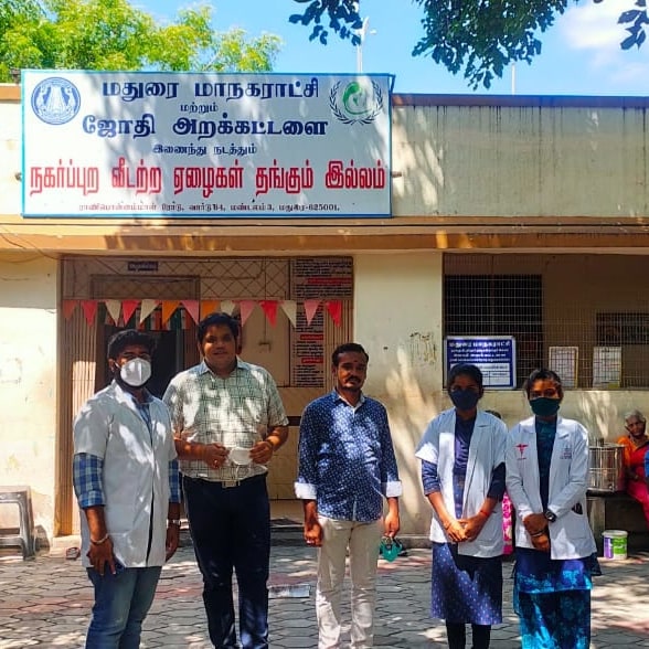 CRLingeswaran's tweet photo. Did free eye screening distributed free medicines  on behalf  of  our hospital  @ Jothi trust urban  homeless people  home spent  time with  thathas and patties  had a nice chat with them they were feeling  happy  and emotional  for seeing  some one caring  them. https://t.co/YGSNiq6Tw0