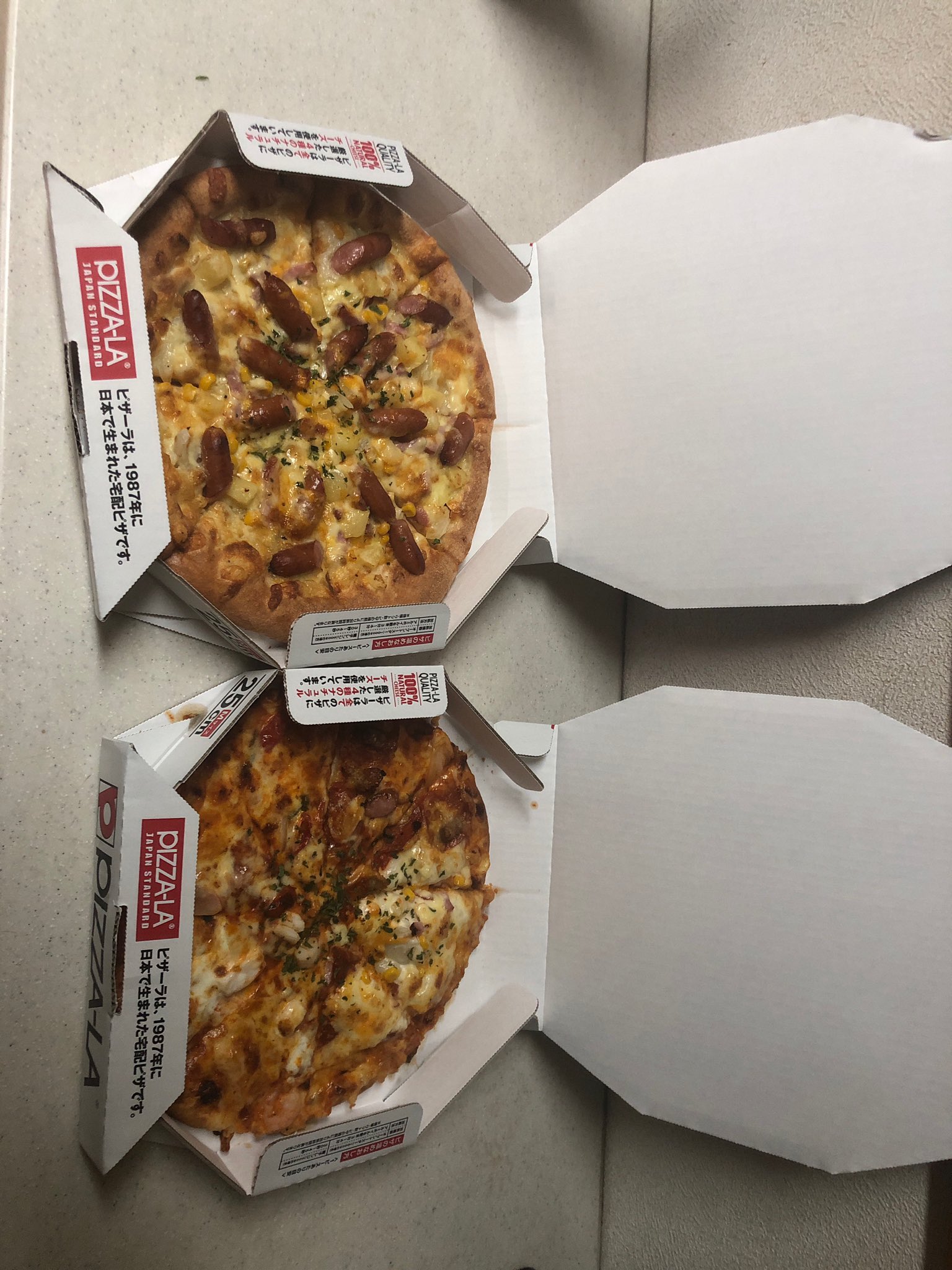ぽていも 埼玉落選 ピザーラチケット使って家族とピザ食べてきたー 持ち帰りで2枚目無料のやつ使ってクラシッククォーターと北海道ポテトとあらびきソーセージ食べた 美味しかった あまり宅配ピザとか食べない家庭だけどこれは癖になるぜ