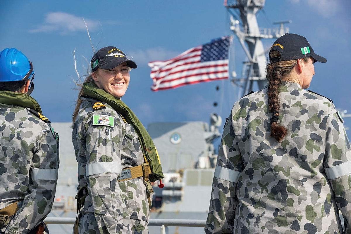 Well done 👏 to #HMASSirius Ship's Company who successfully conducted a core navy-to-navy evolution, a replenishment at sea with our good friend @USNavy's #USSChafee and #USSStockdale during #IndoPacificEndeavour21. 🇦🇺⛽🇺🇸
