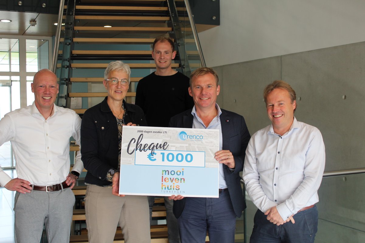 MLHTubbergen's tweet photo. Afgelopen week mochten wij van @Urenconederland  een cheque van €1000 in ontvangst nemen voor ons Mooi Leven Huis Tubbergen. Namens ons bestuur namen Marja Lansink en Jos Lammersen de cheque in ontvangst. Dank Urenco voor het fijne gesprek, jullie betrokkenheid en deze cheque! https://t.co/TYadBRxbpA