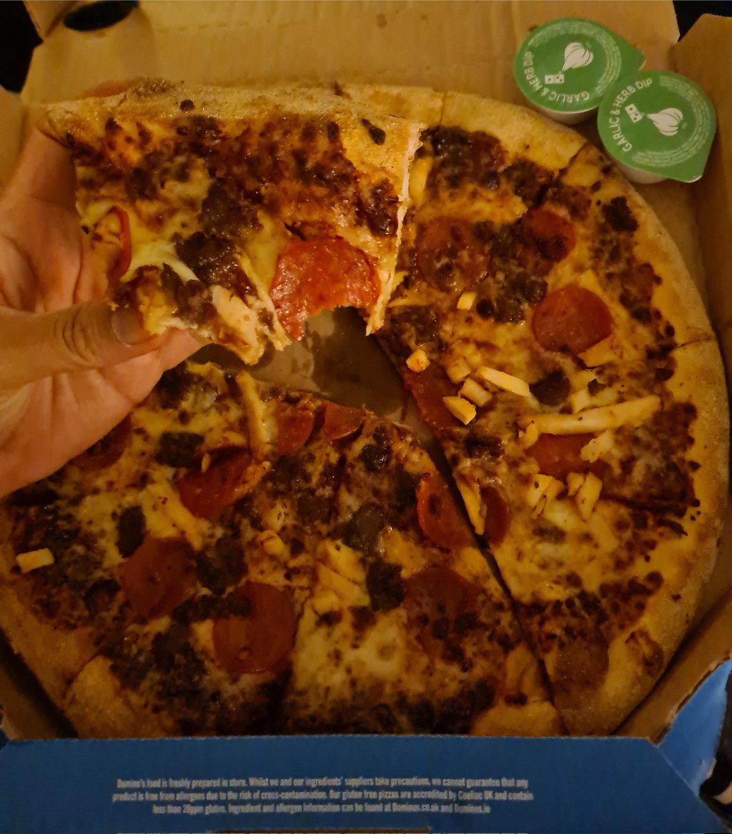 ToliBear's tweet photo. @Dominos_UK you forgot my jalapeños 😭 Pizza was lush otherwise &amp; was too hungry &amp; busy with a newborn to complain last night but I very much missed my jalapeños 💔 https://t.co/MWdsMwoycx
