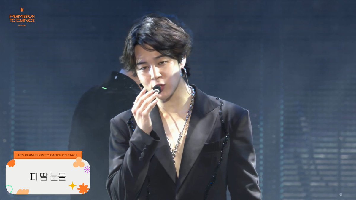 phoenixshel's tweet photo. #PTD_ON_STAGE fake love https://t.co/sdfdUCfJCl