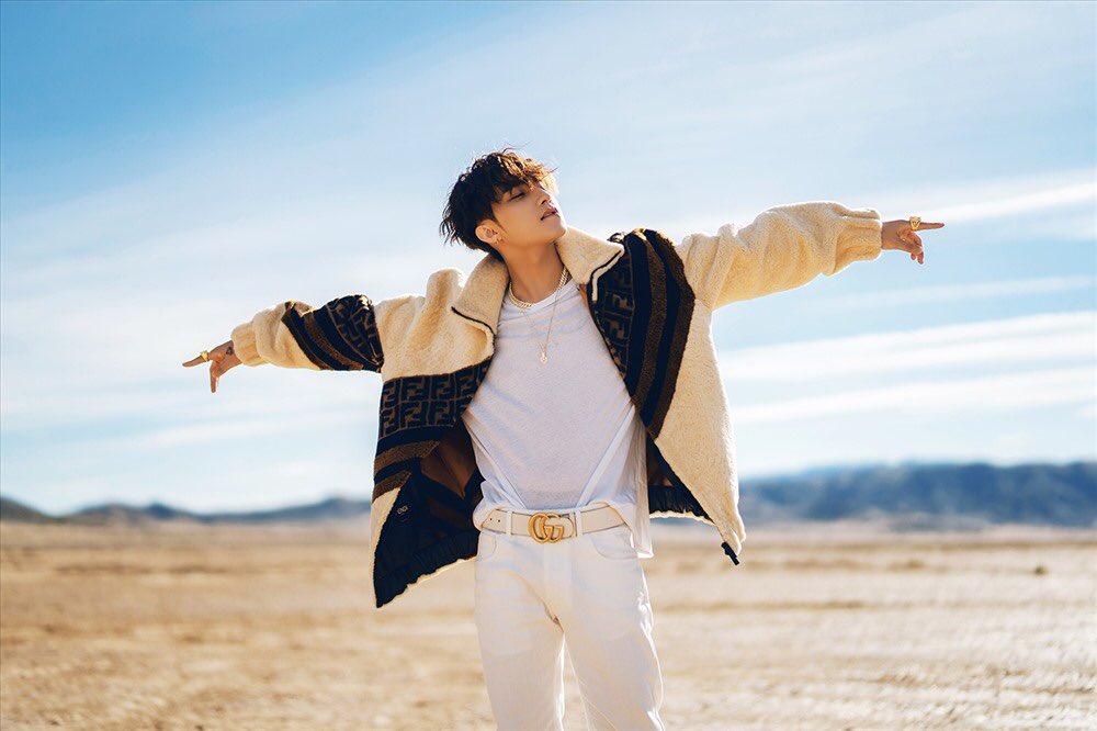 MTPTrendSupport's tweet photo. It's been more than 2 years since this song was released. The song left indelible impressions on fans, set and broke numerous records, went into major charts, gave numerous achievements in Vietnam music.🇻🇳🇻🇳🇻🇳
HÃY TRAO CHO ANH  
SƠN TÙNG M-TP FT. SNOOP DOGG 
@sontungmtp777 https://t.co/bVAQO76j31