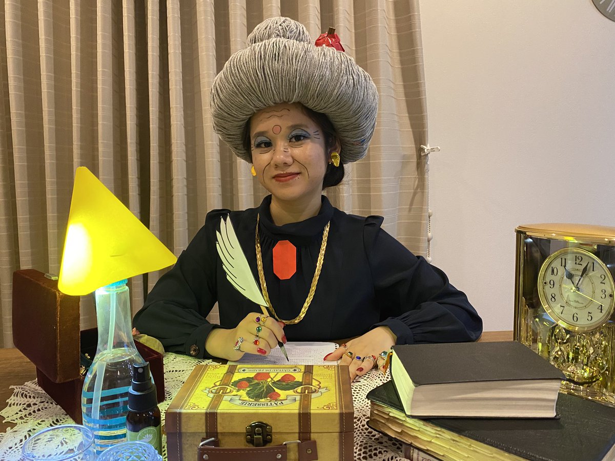 はるにゃん 好きな食べ物餃子 こんばんにゃん ちなみになんですけど はるにゃん湯婆婆役でも出てます 笑 カツラ手作りです なので湯婆婆と千尋のシーンは超絶面白いです 笑 1人2役だったので凄くやりがいがありました おやすみー ジブリ