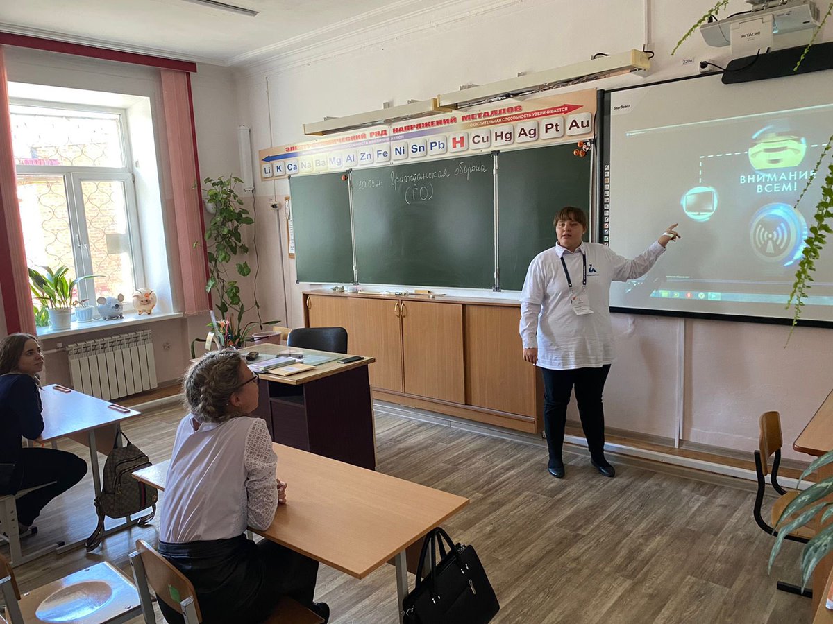 SintshHb's tweet photo. Урок по гражданской обороне в 9 классе 🧯🧑‍🚒

#КГБОУШИ6 #Школаинтернат6 #Дети #Школа #Знания #Образование #ГражданскаяОборона #ОВЗ #ХабаровскийКрай #Пожарники #Хабаровск #Осень #Октябрь #Россия https://t.co/o8T6TPy66H