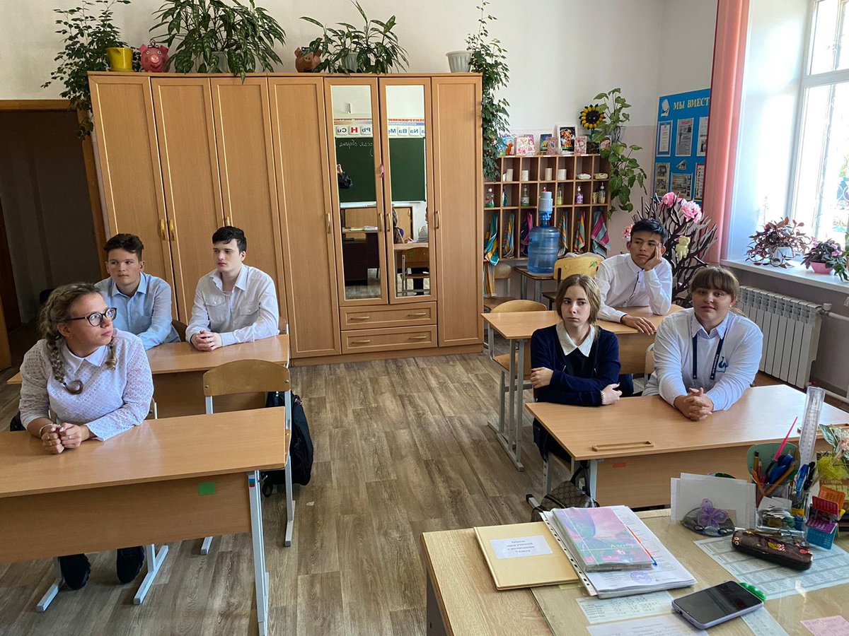 SintshHb's tweet photo. Урок по гражданской обороне в 9 классе 🧯🧑‍🚒

#КГБОУШИ6 #Школаинтернат6 #Дети #Школа #Знания #Образование #ГражданскаяОборона #ОВЗ #ХабаровскийКрай #Пожарники #Хабаровск #Осень #Октябрь #Россия https://t.co/o8T6TPy66H