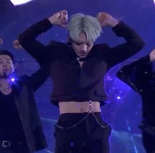 kookvtwins's tweet photo. IM LOSING MY MIND https://t.co/eo06DPnx6e